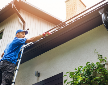 Clean gutters on a Larkspur house