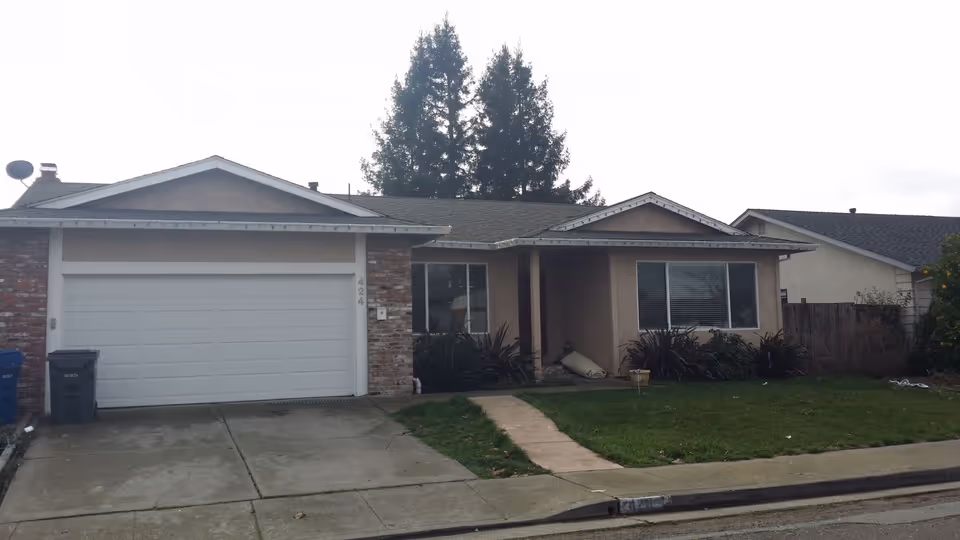 Completed GAF Weathered Wood roof replacement at 424 Garfield in Petaluma, CA
